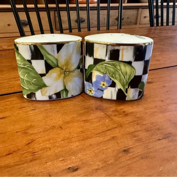 MacKenzie-Childs Black and White salt and pepper shakers - Picture 1 of 4